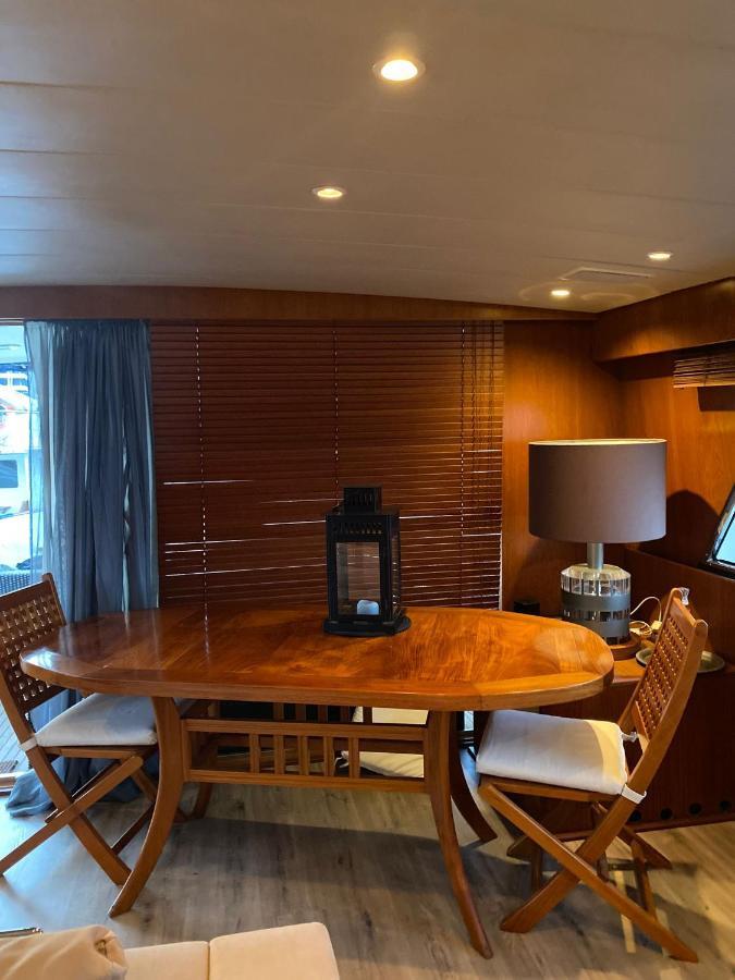 Amazing Boat To Sleep In Barcelona Hotel Sant Adria de Besos Exterior foto