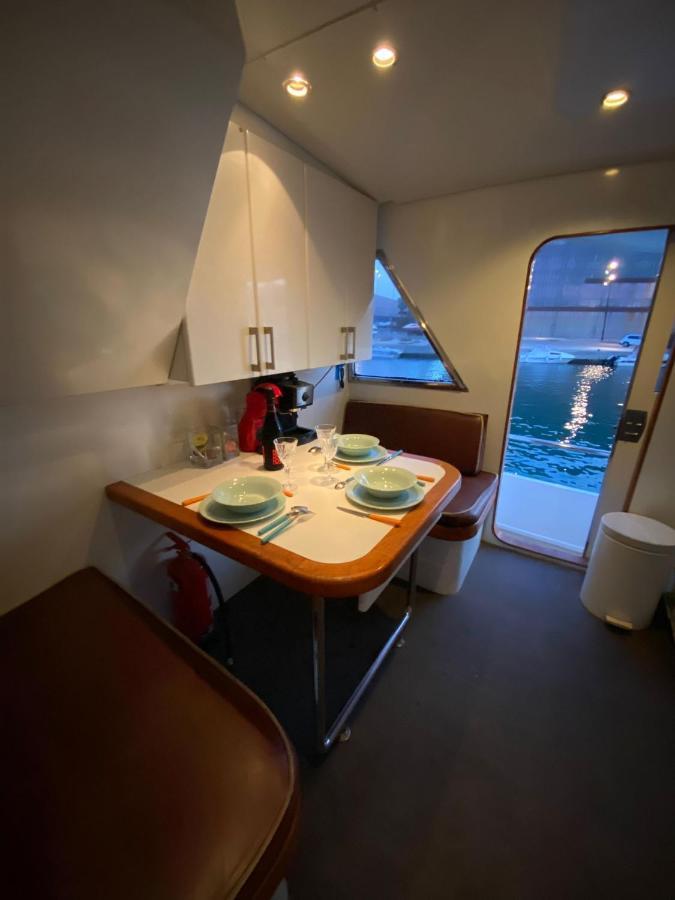 Amazing Boat To Sleep In Barcelona Hotel Sant Adria de Besos Exterior foto