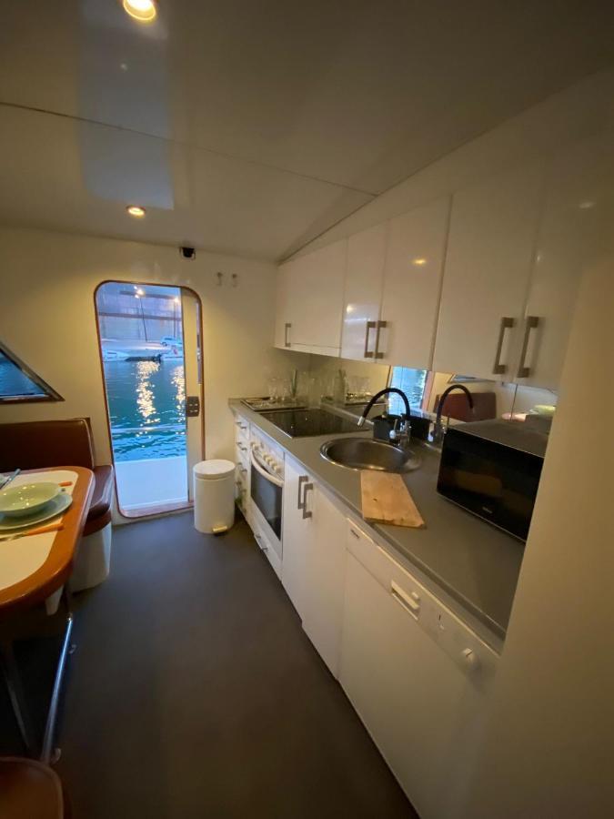 Amazing Boat To Sleep In Barcelona Hotel Sant Adria de Besos Exterior foto