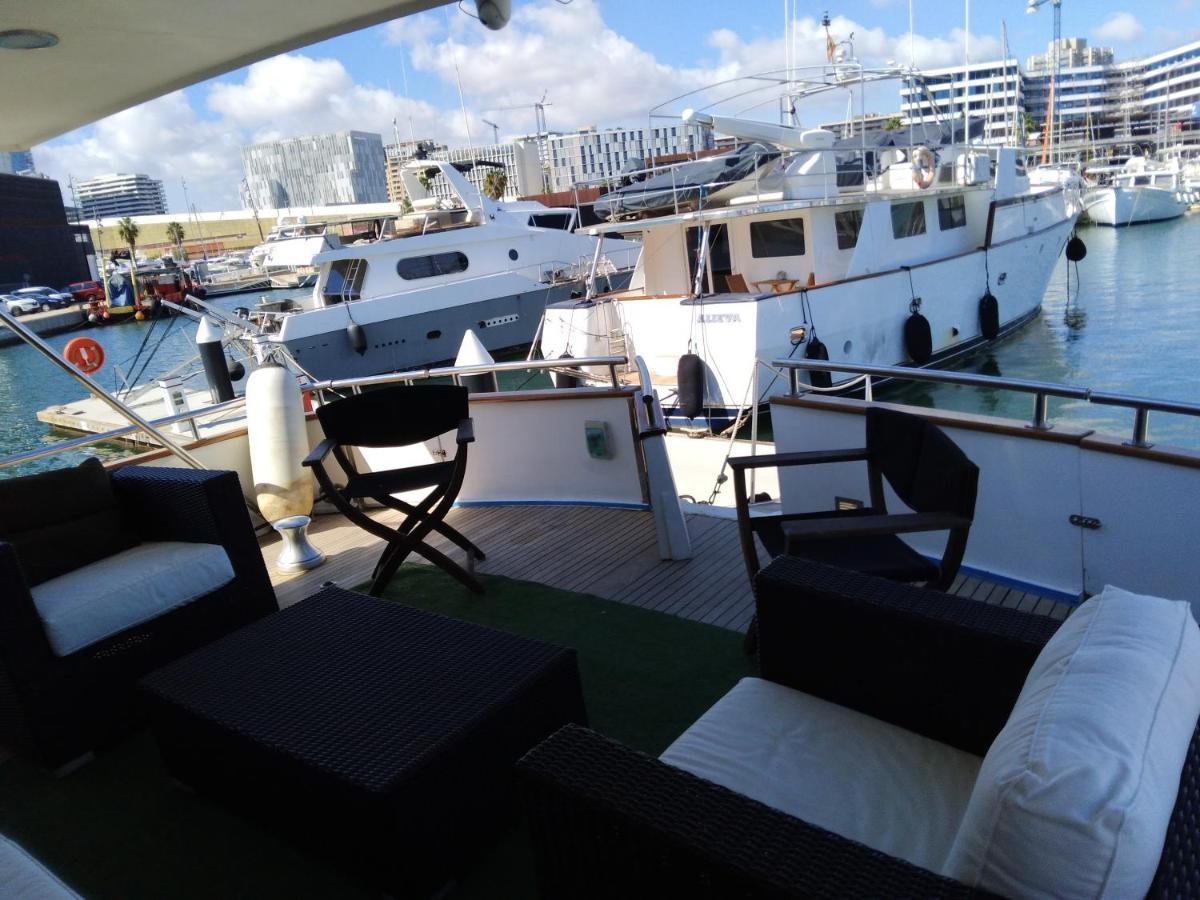 Amazing Boat To Sleep In Barcelona Hotel Sant Adria de Besos Exterior foto