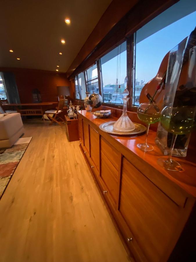 Amazing Boat To Sleep In Barcelona Hotel Sant Adria de Besos Exterior foto