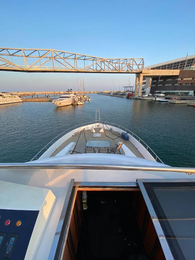 Amazing Boat To Sleep In Barcelona Hotel Sant Adria de Besos Exterior foto