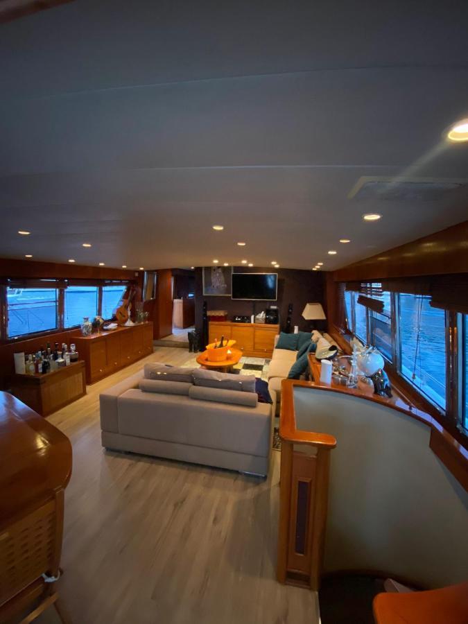 Amazing Boat To Sleep In Barcelona Hotel Sant Adria de Besos Exterior foto