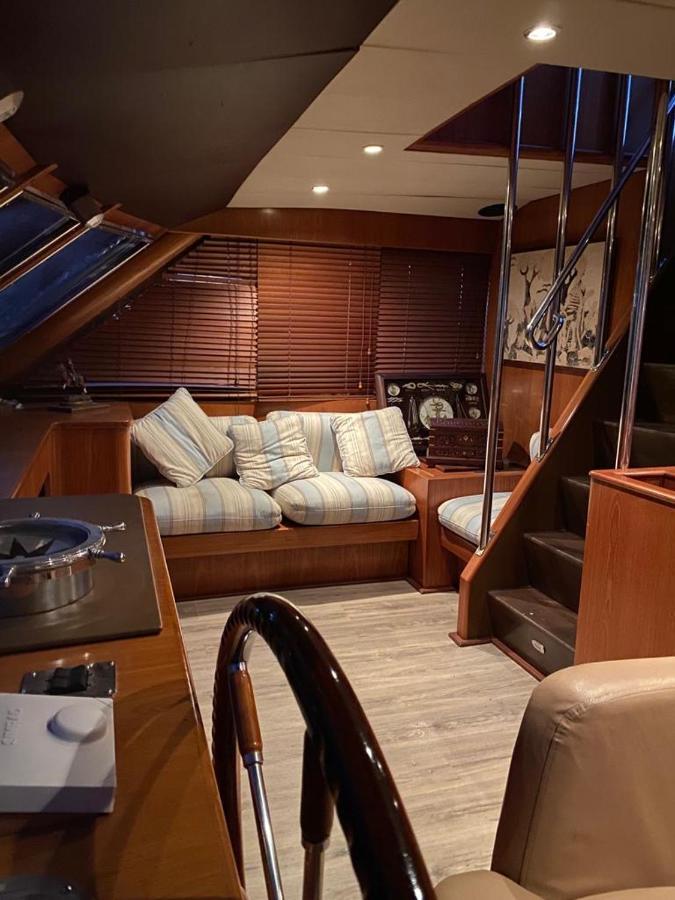 Amazing Boat To Sleep In Barcelona Hotel Sant Adria de Besos Exterior foto