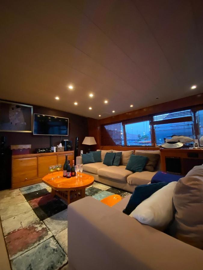 Amazing Boat To Sleep In Barcelona Hotel Sant Adria de Besos Exterior foto