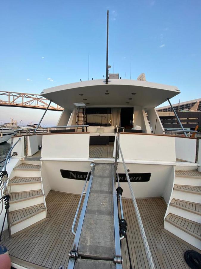 Amazing Boat To Sleep In Barcelona Hotel Sant Adria de Besos Exterior foto
