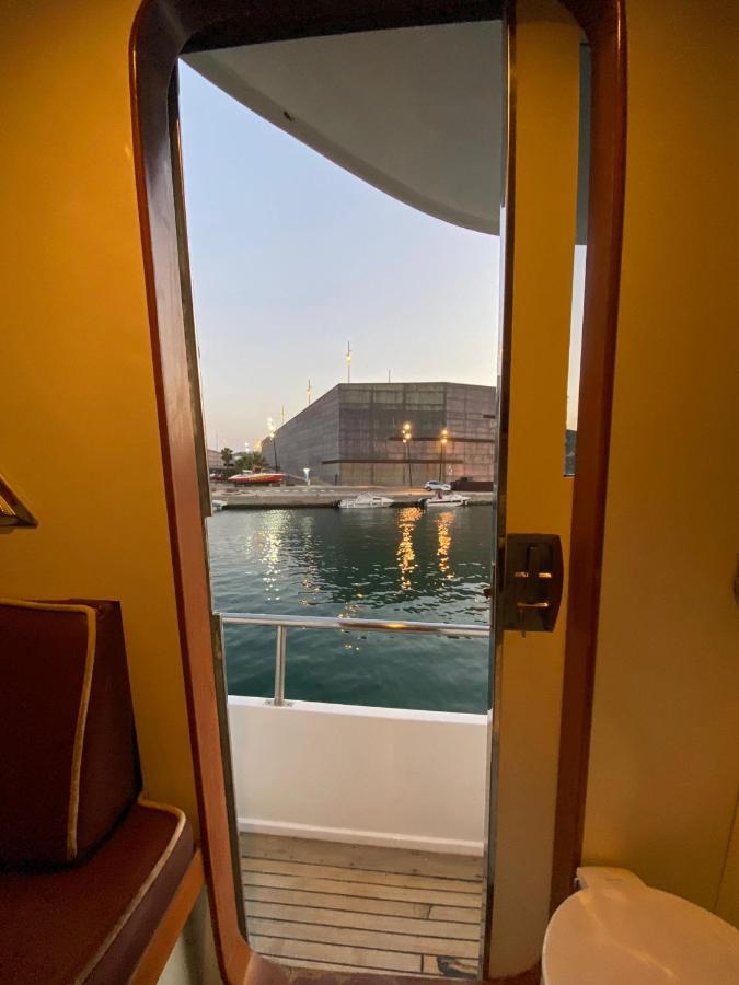 Amazing Boat To Sleep In Barcelona Hotel Sant Adria de Besos Exterior foto