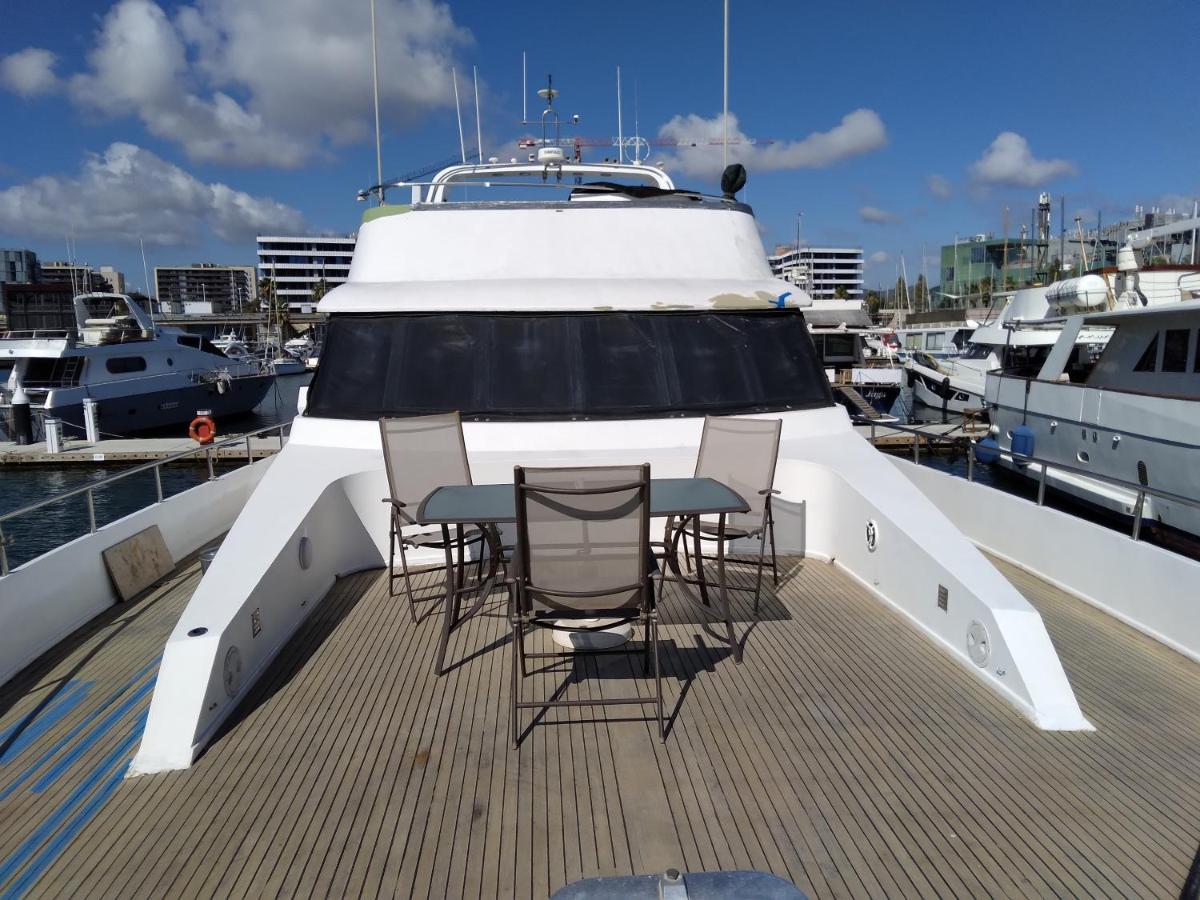 Amazing Boat To Sleep In Barcelona Hotel Sant Adria de Besos Exterior foto