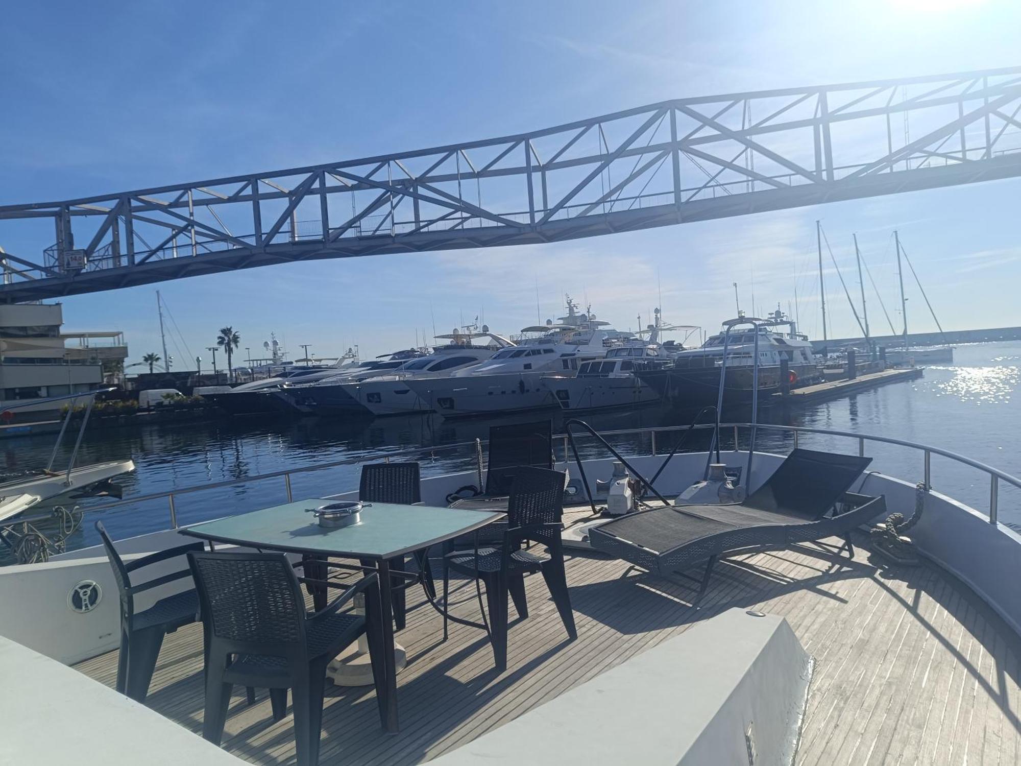Amazing Boat To Sleep In Barcelona Hotel Sant Adria de Besos Exterior foto