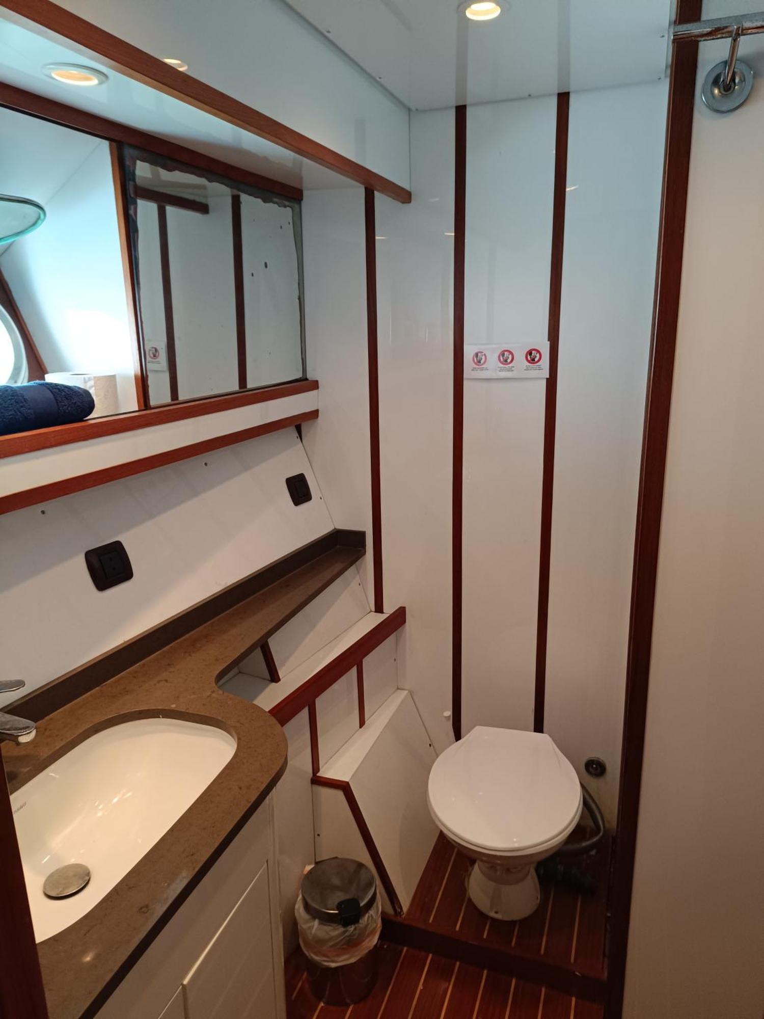 Amazing Boat To Sleep In Barcelona Hotel Sant Adria de Besos Exterior foto
