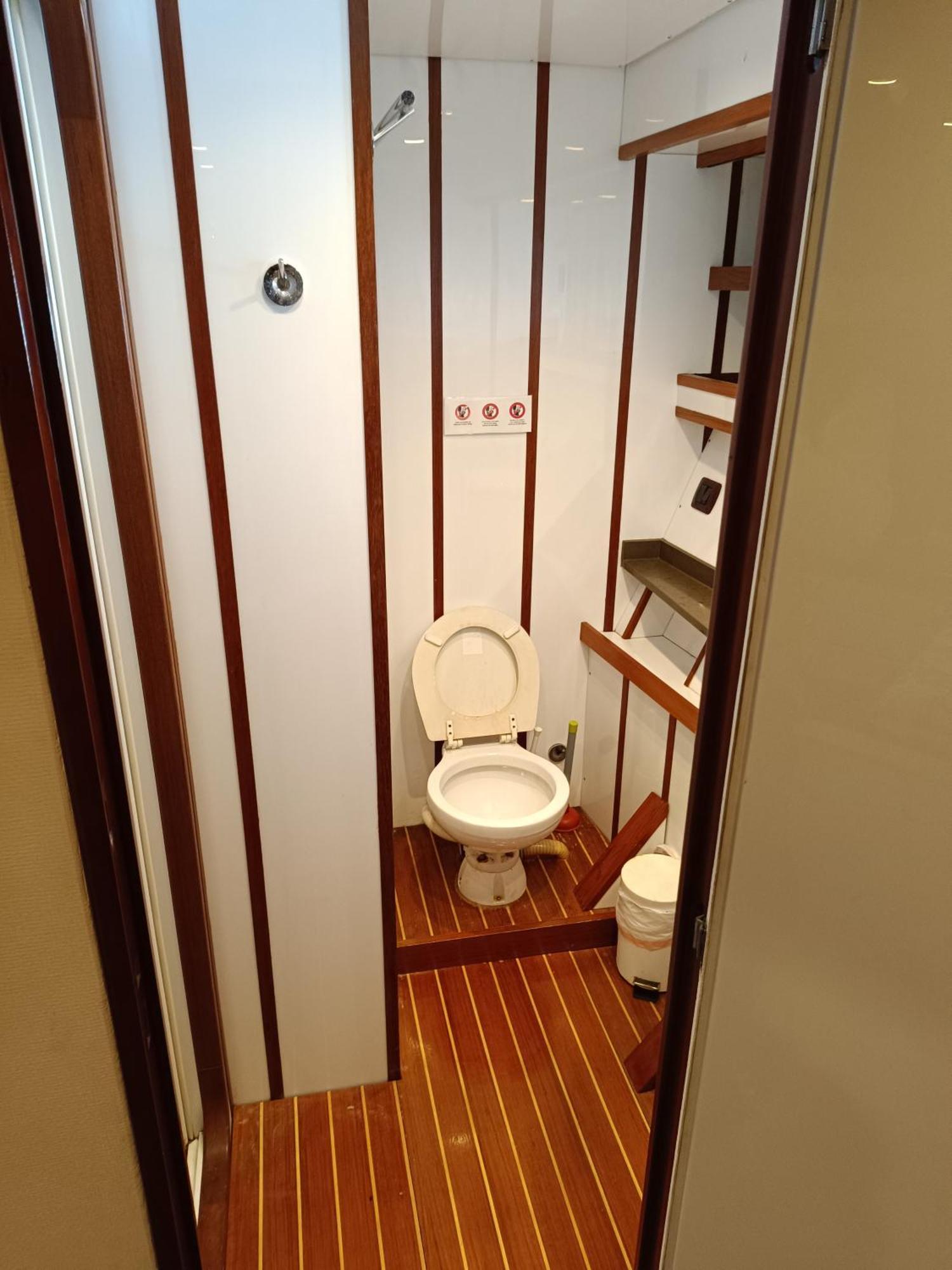 Amazing Boat To Sleep In Barcelona Hotel Sant Adria de Besos Exterior foto
