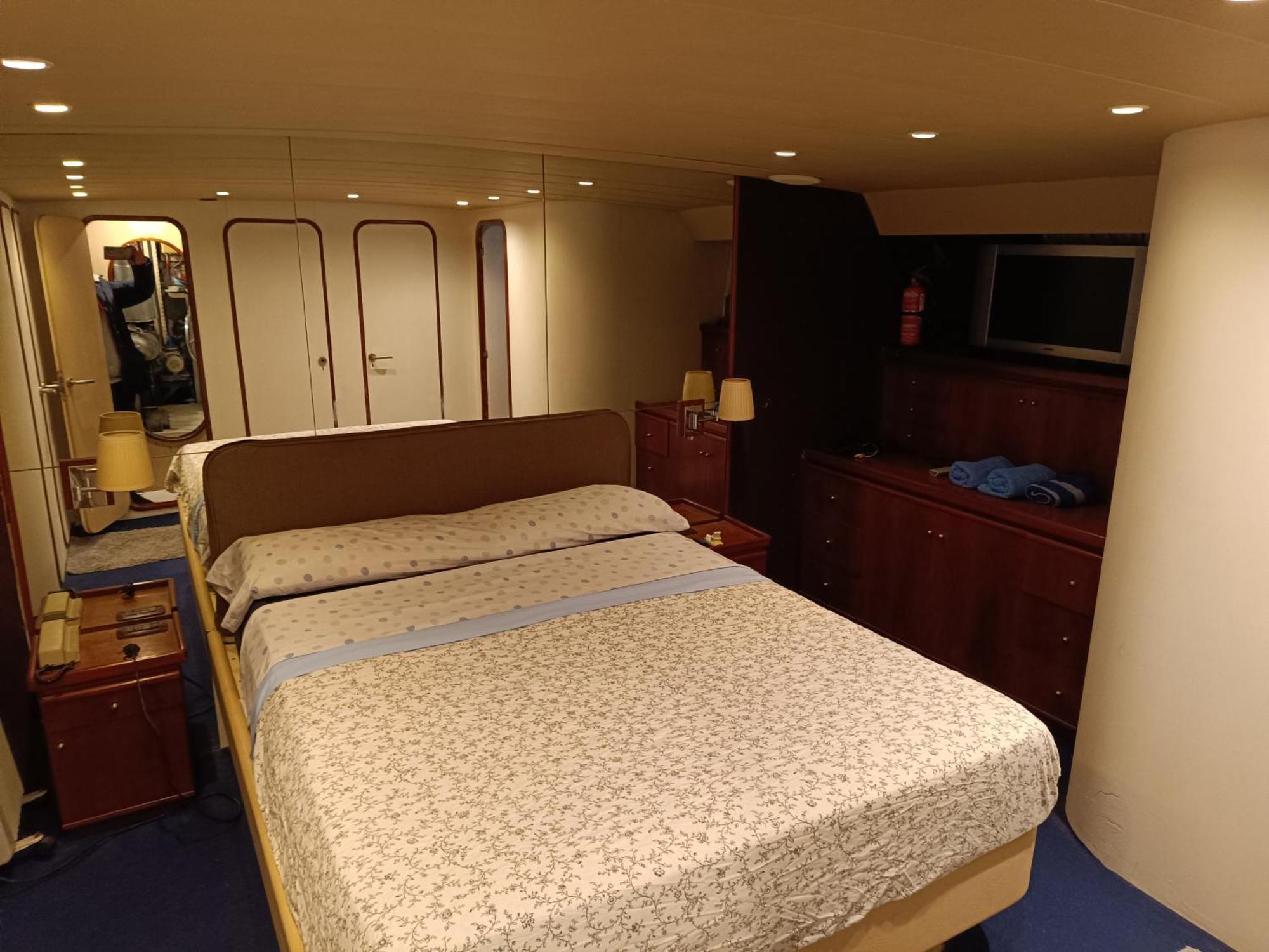 Amazing Boat To Sleep In Barcelona Hotel Sant Adria de Besos Exterior foto