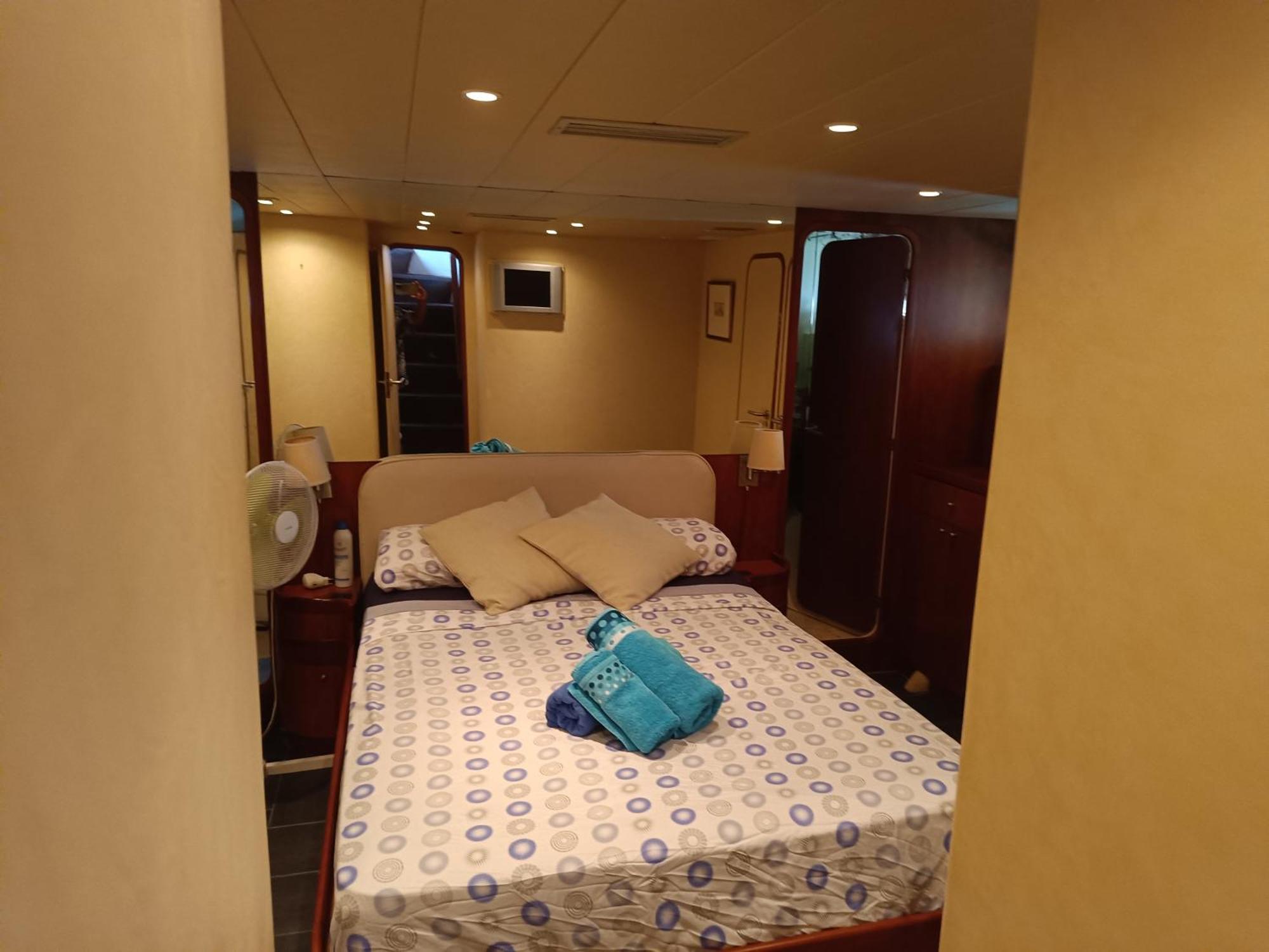 Amazing Boat To Sleep In Barcelona Hotel Sant Adria de Besos Exterior foto